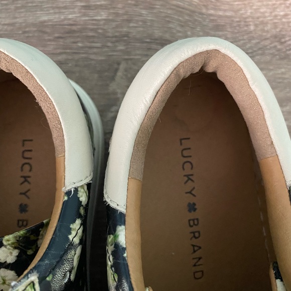 *SOLD* Unique Leather Floral Lucky Brand 🍀Shoes - Size 6 - Picture 2 of 6
